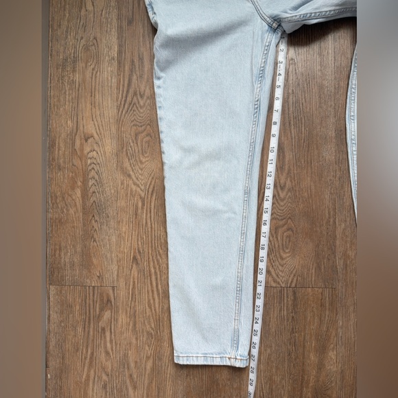 Zara Light Wash Mom Jeans - Picture 10 of 10